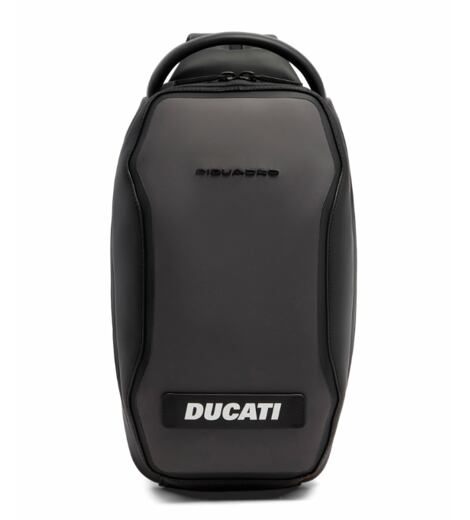 Batoh Ducati D-Piquadro Lock přes rameno