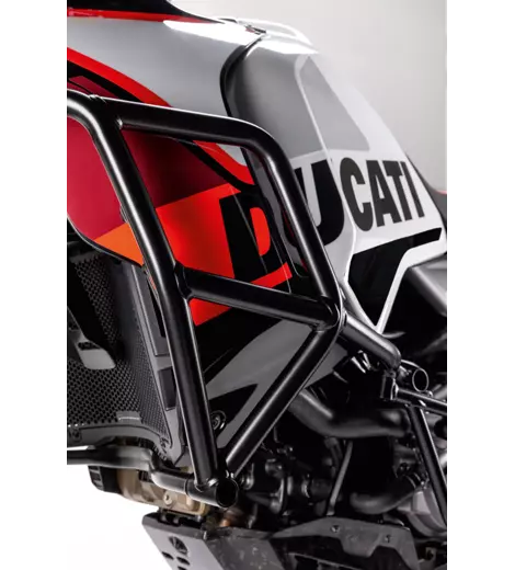 Ochranný ocelový rám kolem motoru na DesertX stříbrný