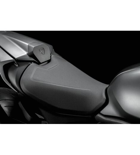 Komfortní zvýšené sedlo Ducati Monster